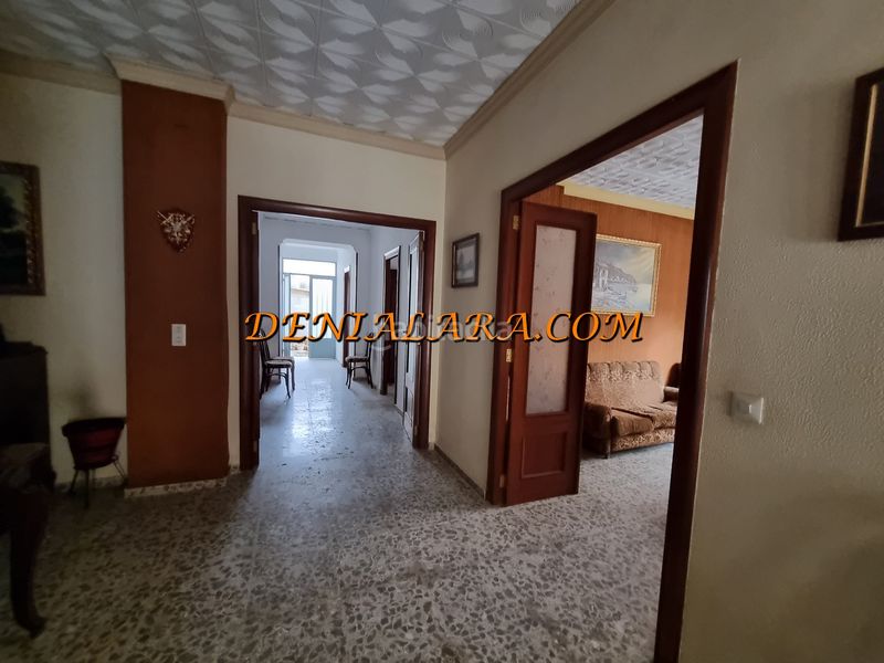 Foto f225f862-e3e1-4329-ae25-6cb03184ca57. Casa amb xemeneia a Centro Pedreguer