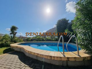 Chalet en Centro. Chalet con piscina privada y gran parcela en pedreguer, situado