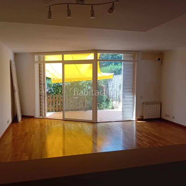 Foto 407a02e2-3863-4eee-9640-941fe1c7710a. Casa adosada magnifico adosado calle la resclosa en Cabrils
