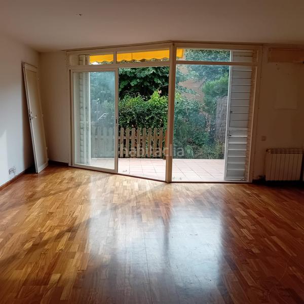 Foto c8f2e8fd-dff4-421a-8744-40437694cc00. Casa adosada magnifico adosado calle la resclosa en Cabrils