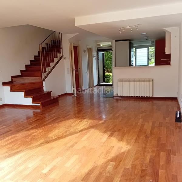 Foto e0a7a2e1-68c8-42c4-8543-108f68e4d660. Casa adosada magnifico adosado calle la resclosa en Cabrils
