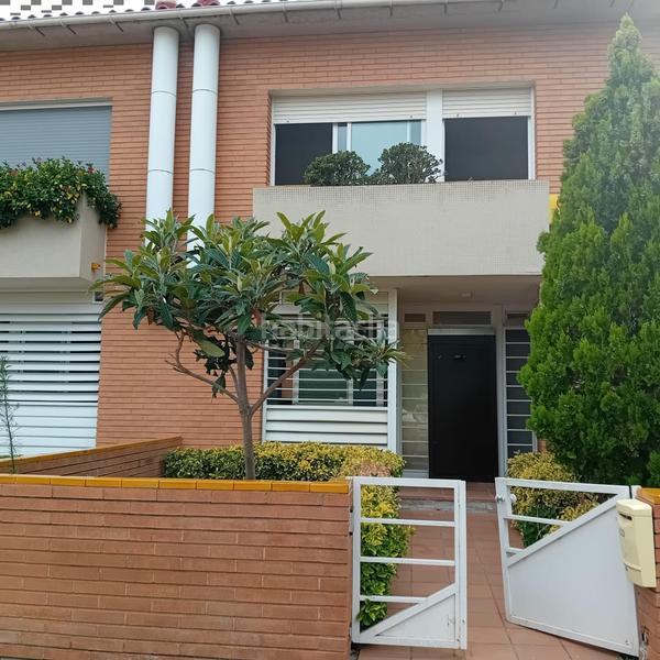 Foto ec30881e-a429-45be-b52c-b9252c715eb1. Casa adosada magnifico adosado calle la resclosa en Cabrils