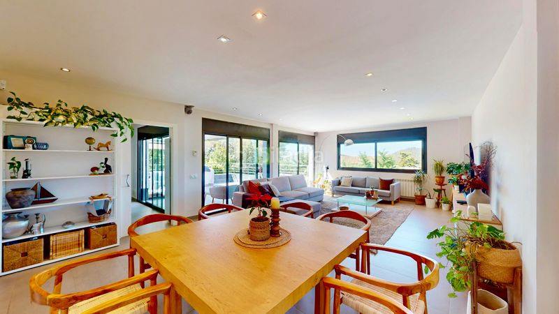 Foto 16e599c2-3029-42b6-96e0-8c371ef2e7a3. Casa amb calefacció aparcament piscina a Matadepera