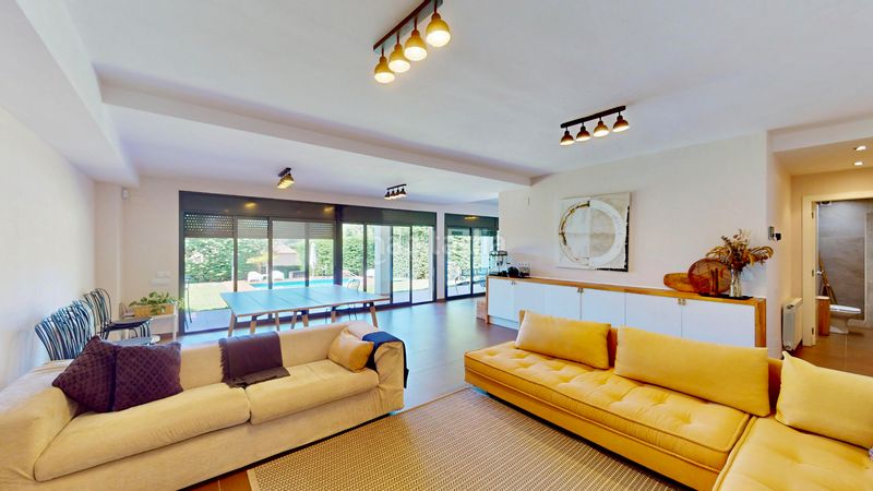 Foto 8b925755-a32b-4fda-a45b-69dae27e2a76. Casa amb calefacció aparcament piscina a Matadepera