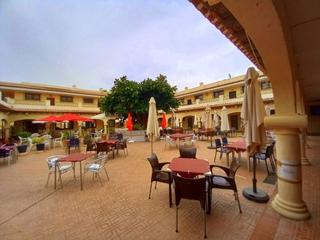 Local Comercial a Avenida de la almadraba 12. Bar con terraza, salida de humos y licencia de apertura