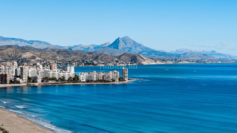 Foto c5ea2b62-f0de-48c2-bbe1-ea6e6c2d3263. Dachwohnung in avenida jaime i el conquistador 34 in Campello (el)