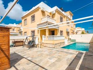 Maison jumelée à Calle montalbán 5. Ciudad quesada – chalet adosado de 3 dormitorios con piscina pri