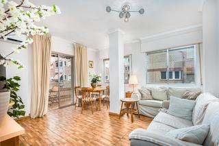 Apartament a Calle de pedro lorca 152. Amplio apartamento en torrevieja – a pocos pasos de la playa del