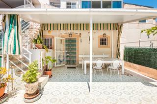 Maison jumelée à Avenida laguna azul 13. Encantador chalet adosado en los balcones, torrevieja