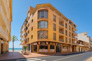 Apartament  Paseo juan aparicio. Piso en venta en el paseo marítimo de torrevieja, en 1ª línea de