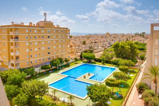 Apartament en Calle helena 3. Luminoso piso de 60 m, situado en una tranquila zona residencia