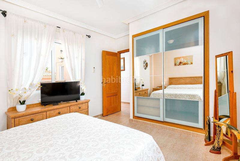 Foto 080e7f45-7ffd-4dce-8b52-3bab74a7424a. Chalet en calle rosa 1 magnífico chalet independiente costa con piscina y garaje privados. en Orihuela
