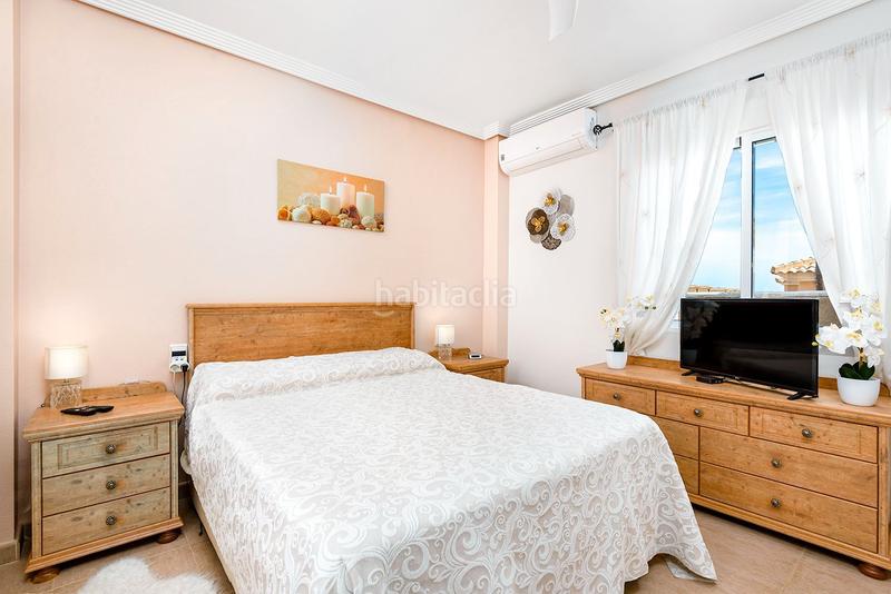 Foto 10b629af-eb81-44d8-8916-64425ed95a93. Chalet en calle rosa 1 magnífico chalet independiente costa con piscina y garaje privados. en Orihuela