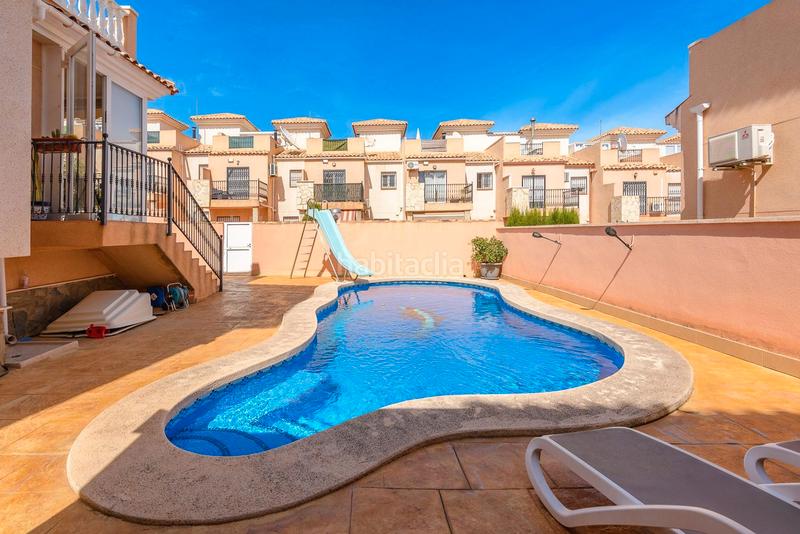 Foto 17d6218b-9664-4c56-ba19-c865d13e58bd. Chalet en calle rosa 1 magnífico chalet independiente costa con piscina y garaje privados. en Orihuela
