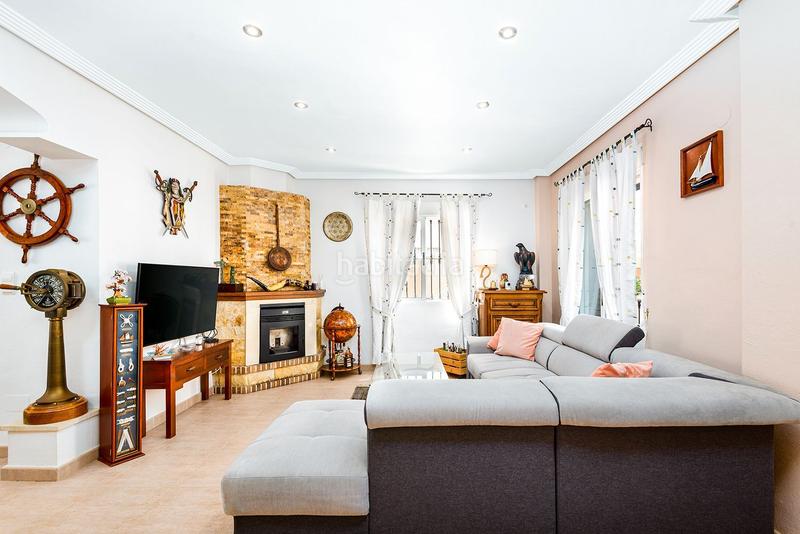 Foto 18d0baf5-3ecb-4206-94d3-8e2f419c9686. Chalet en calle rosa 1 magnífico chalet independiente costa con piscina y garaje privados. en Orihuela