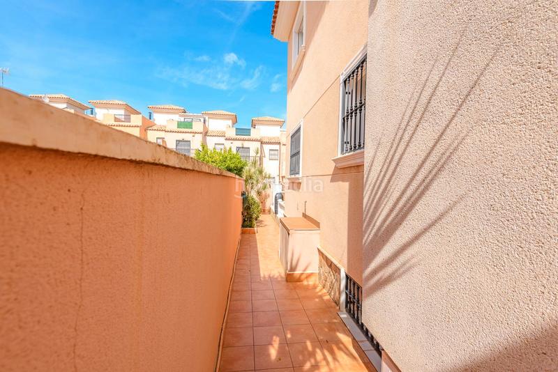 Foto 270e727d-5ea4-43a2-a6ea-6c376b7ab055. Chalet en calle rosa 1 magnífico chalet independiente costa con piscina y garaje privados. en Orihuela