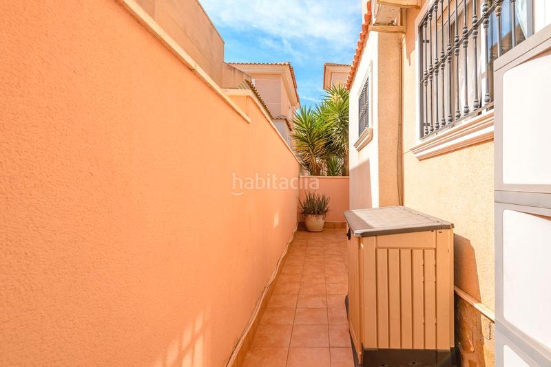 Foto 296df03d-c1b6-428f-ba7f-093cc3fdc422. Chalet en calle rosa 1 magnífico chalet independiente costa con piscina y garaje privados. en Orihuela