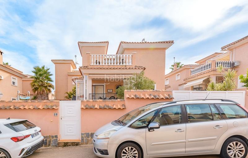 Foto 387971ca-d036-48c3-bdac-bbd363e14f85. Chalet en calle rosa 1 magnífico chalet independiente costa con piscina y garaje privados. en Orihuela