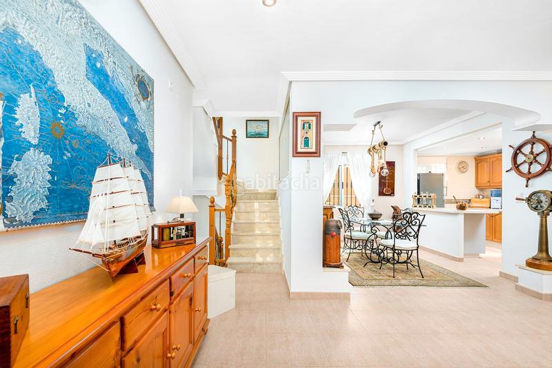 Foto 43d1e3c2-103e-4c45-ab62-b3a0ab1823b3. Chalet en calle rosa 1 magnífico chalet independiente costa con piscina y garaje privados. en Orihuela
