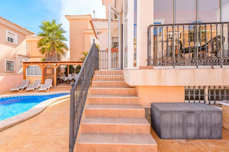Foto 4901ce03-60eb-4737-9847-395e06db1d16. Chalet en calle rosa 1 magnífico chalet independiente costa con piscina y garaje privados. en Orihuela