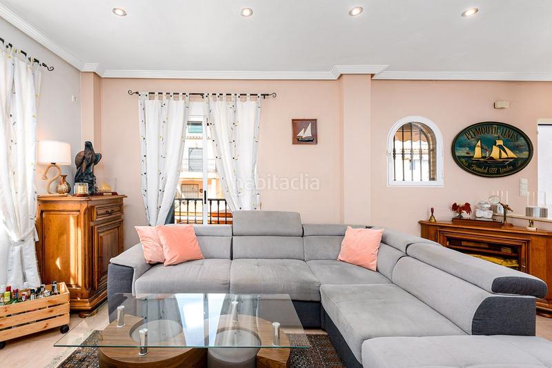 Foto 4b184d54-d117-4d9a-a86f-0fbcf8e2f3ed. Chalet en calle rosa 1 magnífico chalet independiente costa con piscina y garaje privados. en Orihuela