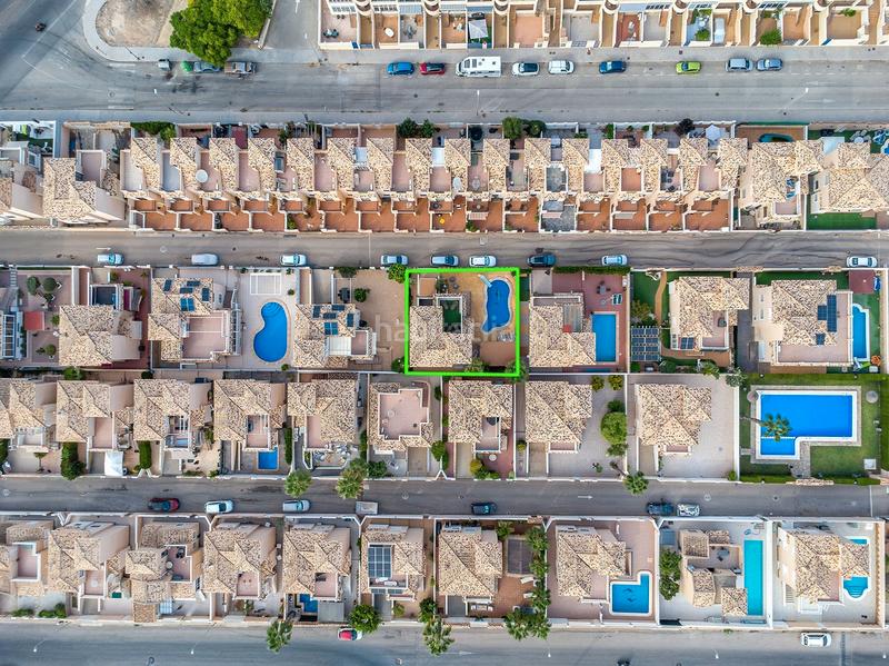 Foto 502a2683-04d0-4a54-97a0-91334313063c. Chalet en calle rosa 1 magnífico chalet independiente costa con piscina y garaje privados. en Orihuela