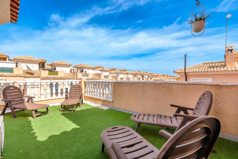 Foto 61c8a364-b8f2-4741-ad57-e93598e88e07. Chalet en calle rosa 1 magnífico chalet independiente costa con piscina y garaje privados. en Orihuela