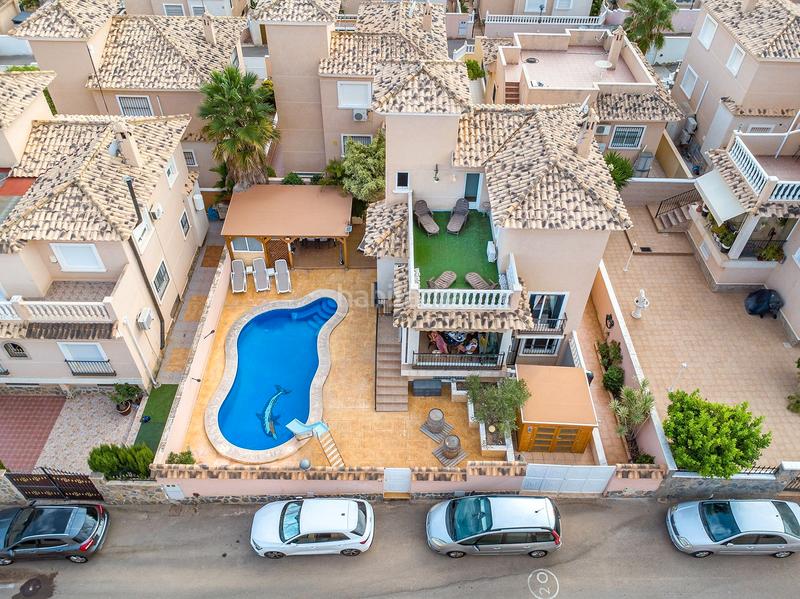 Foto 6af59289-2bdd-4bf1-b843-c8716a7fa266. Chalet en calle rosa 1 magnífico chalet independiente costa con piscina y garaje privados. en Orihuela