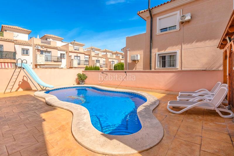 Foto 741ccaa5-871f-403a-a883-43a564c54c27. Chalet en calle rosa 1 magnífico chalet independiente costa con piscina y garaje privados. en Orihuela