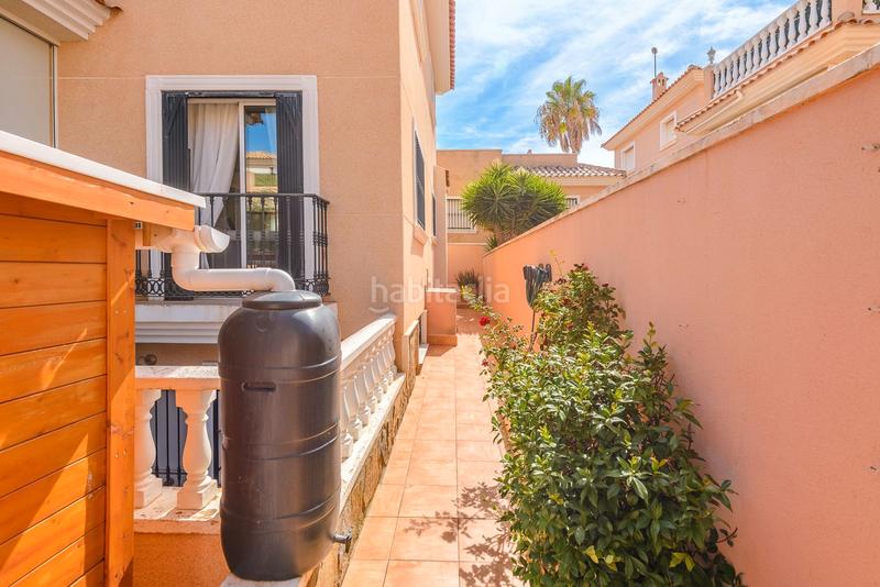 Foto 83e68778-63a9-47c9-9585-5afbf4a1e27f. Chalet en calle rosa 1 magnífico chalet independiente costa con piscina y garaje privados. en Orihuela