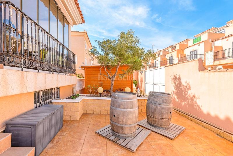 Foto 9c126a72-285a-41ae-8783-dcff6e7b4d51. Chalet en calle rosa 1 magnífico chalet independiente costa con piscina y garaje privados. en Orihuela