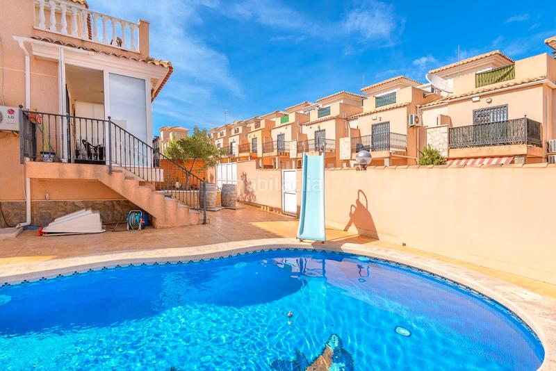 Foto 9f7a2b76-3013-45d7-a835-58096fc93be0. Chalet en calle rosa 1 magnífico chalet independiente costa con piscina y garaje privados. en Orihuela