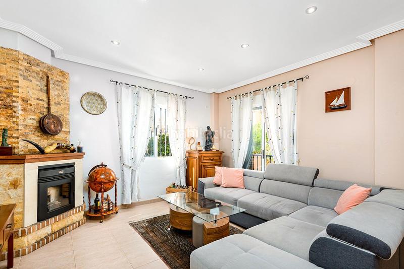 Foto b3c3e982-26c1-47e1-a15a-2bb34c0b531a. Chalet en calle rosa 1 magnífico chalet independiente costa con piscina y garaje privados. en Orihuela