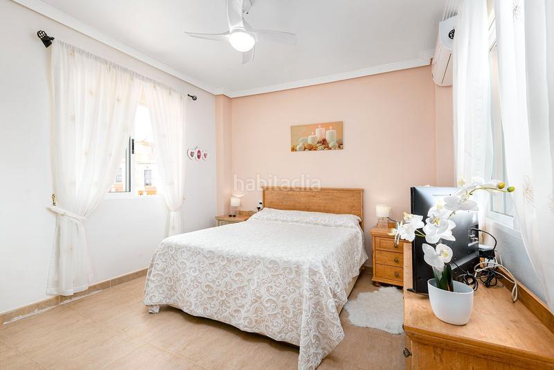 Foto ba16dfa6-f849-43c5-a9d3-07e15aef7973. Chalet en calle rosa 1 magnífico chalet independiente costa con piscina y garaje privados. en Orihuela