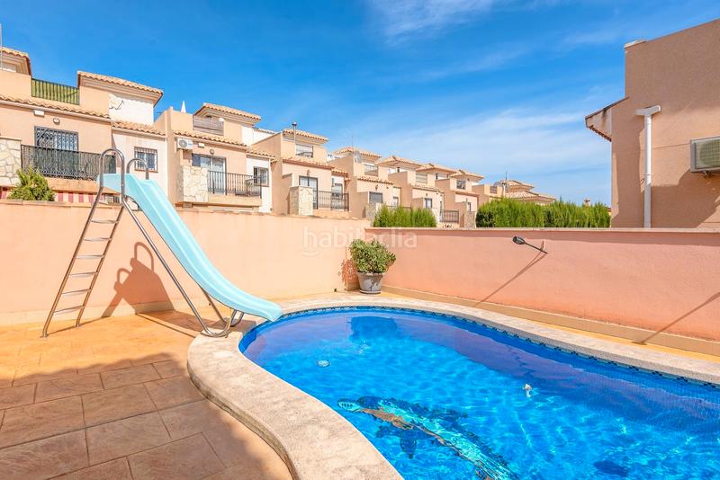 Foto d91cbf31-5154-4108-9c0a-85457011271b. Chalet en calle rosa 1 magnífico chalet independiente costa con piscina y garaje privados. en Orihuela