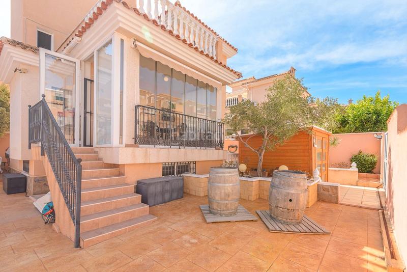 Foto dd79e9ab-6d39-4afa-ac86-832bc62e3f2d. Chalet en calle rosa 1 magnífico chalet independiente costa con piscina y garaje privados. en Orihuela