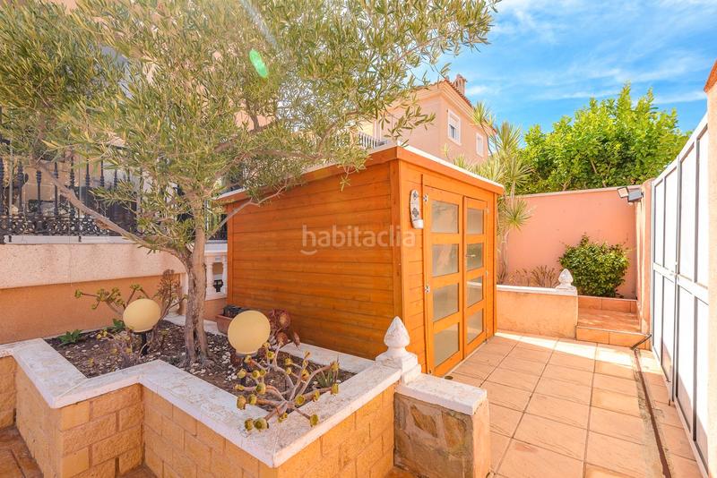 Foto e6360be3-43ac-4652-8409-eb8663bb9e25. Chalet en calle rosa 1 magnífico chalet independiente costa con piscina y garaje privados. en Orihuela