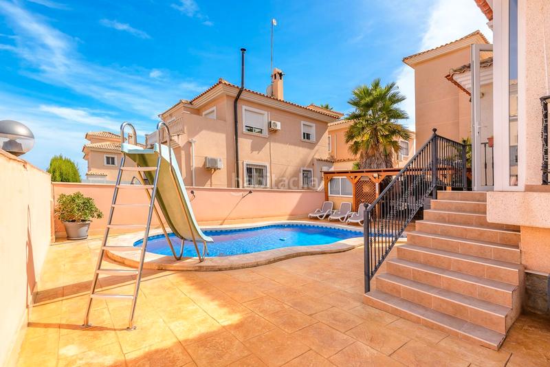 Foto eb10011d-d272-4fff-a7dc-bf2870e4ab34. Chalet en calle rosa 1 magnífico chalet independiente costa con piscina y garaje privados. en Orihuela