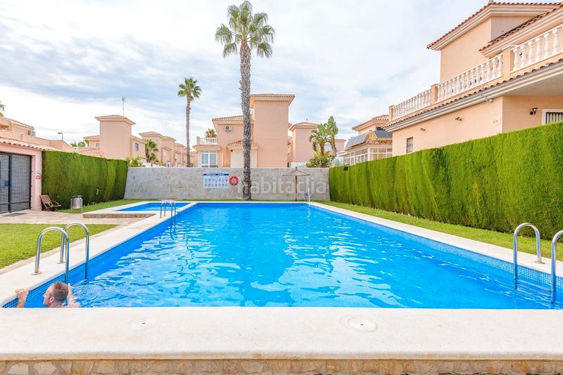Foto f269ed81-1276-46aa-b7f2-c514df1ebc16. Chalet en calle rosa 1 magnífico chalet independiente costa con piscina y garaje privados. en Orihuela