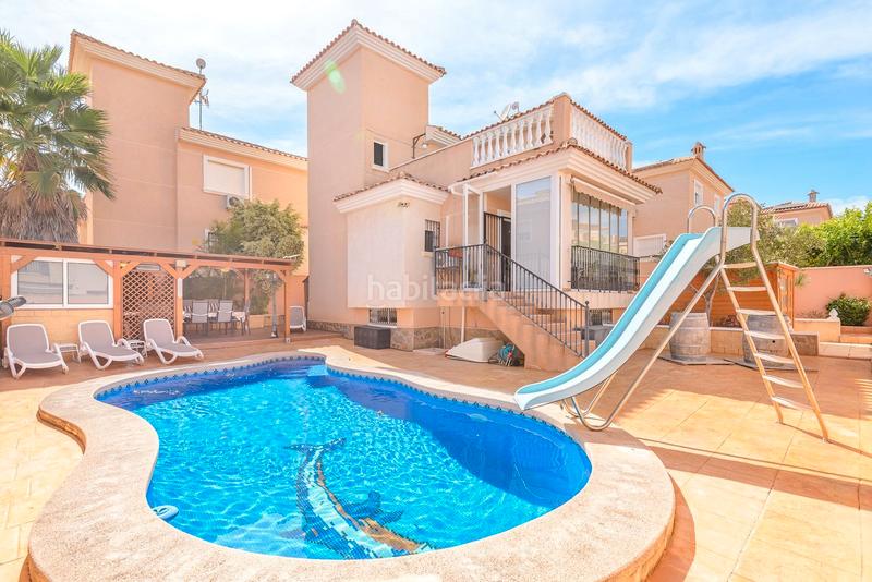 Foto f3930077-8b3b-4e22-baa5-f681aa983778. Chalet en calle rosa 1 magnífico chalet independiente costa con piscina y garaje privados. en Orihuela