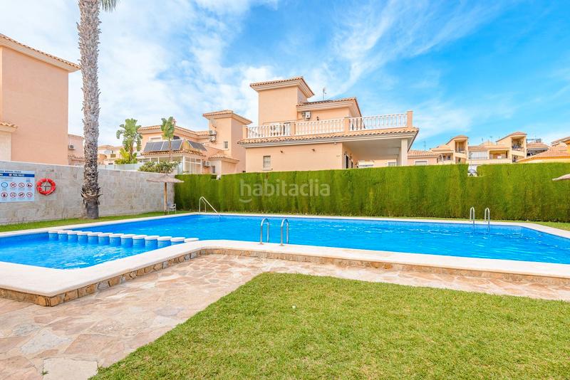 Foto f409e059-871a-4669-901d-be9d40469dd9. Chalet en calle rosa 1 magnífico chalet independiente costa con piscina y garaje privados. en Orihuela
