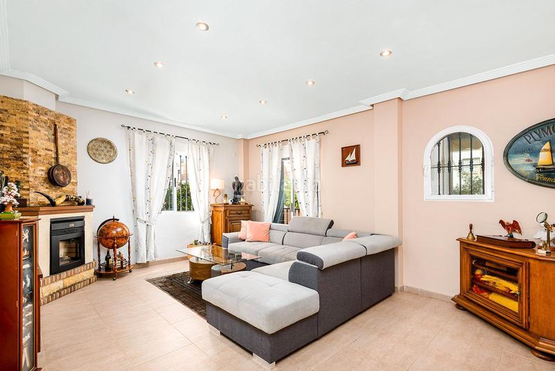 Foto fb19f1f2-6c7d-4490-9c50-5a31b81b254b. Chalet en calle rosa 1 magnífico chalet independiente costa con piscina y garaje privados. en Orihuela