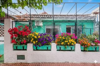 Casa adossada a Calle de velázquez 12. **casa para reformar en venta en benidorm - oportunidad única**