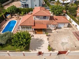 Chalet  Carrer de l'andrita 28. Chalet independiente con piscina y parcela de  1129 m2