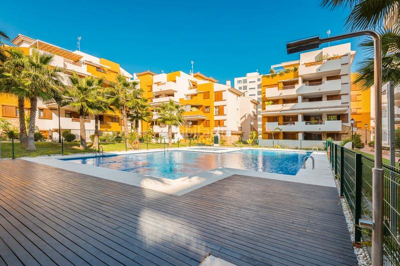 Foto 79e37928-5563-4d00-b40b-25cef5d606b1. Pis a calle ciclón 8 a Punta Prima Orihuela