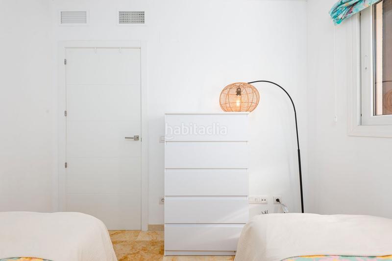 Foto d183cad4-9fe1-4b62-98d0-1b9e6fe403b9. Pis a calle ciclón 8 a Punta Prima Orihuela