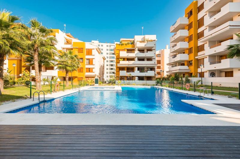 Foto e5e7a817-23df-4e6c-b33f-2bb67bf8289a. Pis a calle ciclón 8 a Punta Prima Orihuela