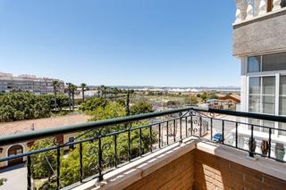Appartement  Calle san pascual 1. Amplio y luminoso apartamento con plaza de garaje y trastero en