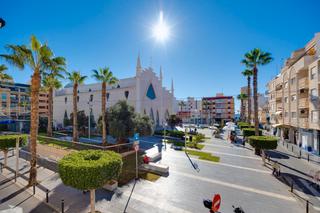 Flat  Calle de pedro lorca 59. Vivienda de esquina totalmente exterior, renovada y llena de luz
