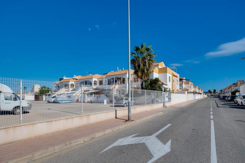 Foto 3db9b493-7693-42ce-81b9-57f7046d226e. Casa a schiera in calle cesar rodriguez mateo 116 in Torrevieja